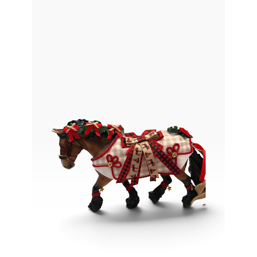 Breyer Yuletide Greetings 2020 Holiday Horse Shire Model 700123 Traditional